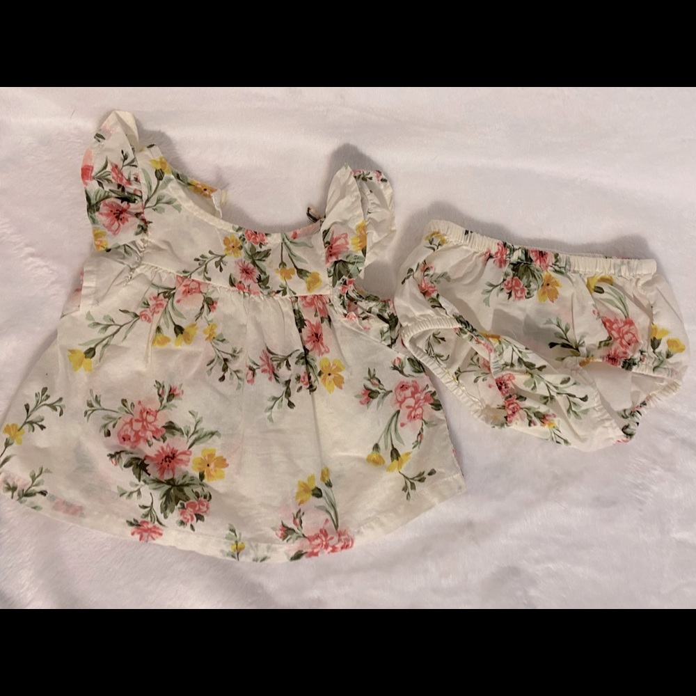 Old Navy baby girl 2 pc floral dress 3-6 mon